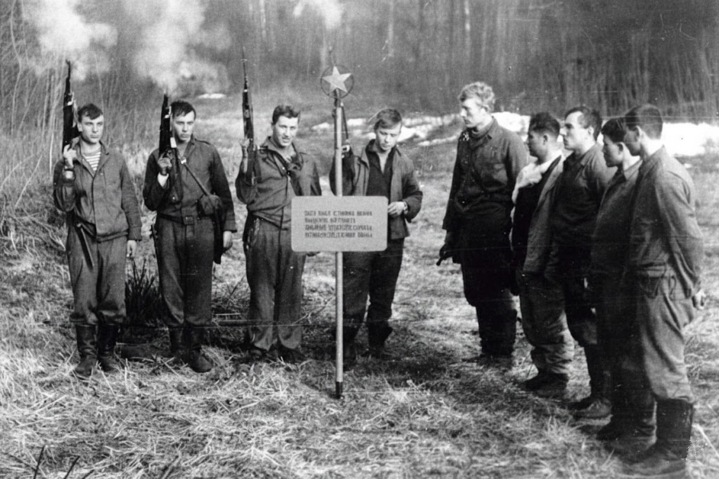 Установка первого памятного знака на месте гибели командира разведгруппы "Джек" Павла Крылатых.