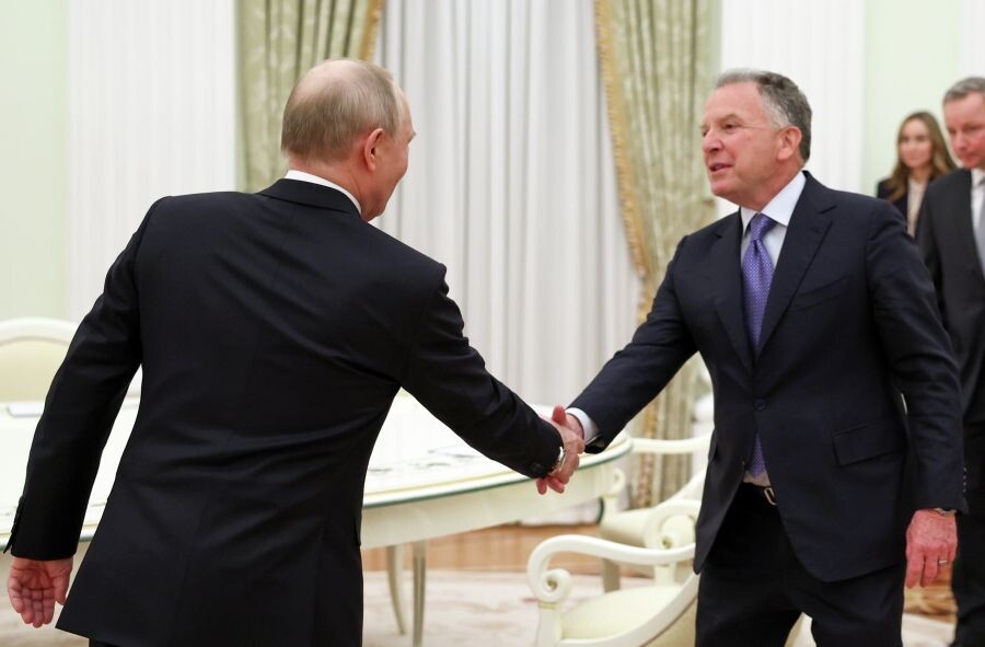    Владимир Путин и специальный посланник президента США Стивен Уиткофф / Источник: © Александр Казаков/POOL/РИА Новости