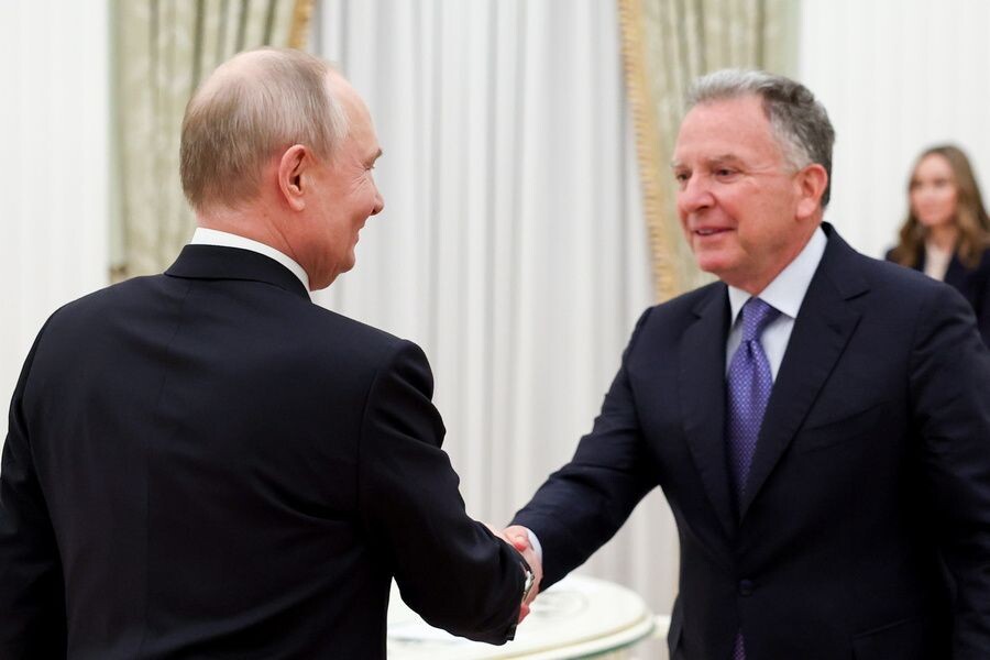    Владимир Путин и спецпосланник президента США Стивен Уиткофф во время встречи в Кремле / Источник: © Александр Казаков/пресс-служба президента РФ/ТАСС
