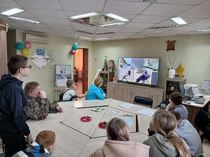 Дети смотрят видео-презентацию