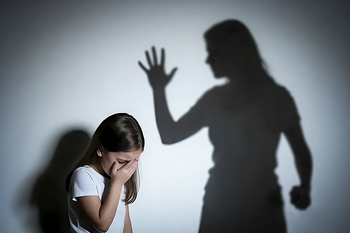 У девочки обнаружены множественные травмы, имеющие разную степень давности.  Фото: Изображение сгенерировано с помощью ИИ / Маргарита Неклюдова