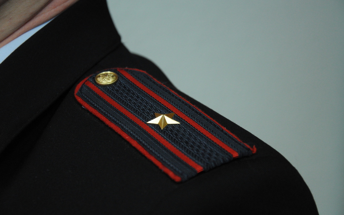    Жителя Удмуртии осудят за сорванный с формы полицейского погон