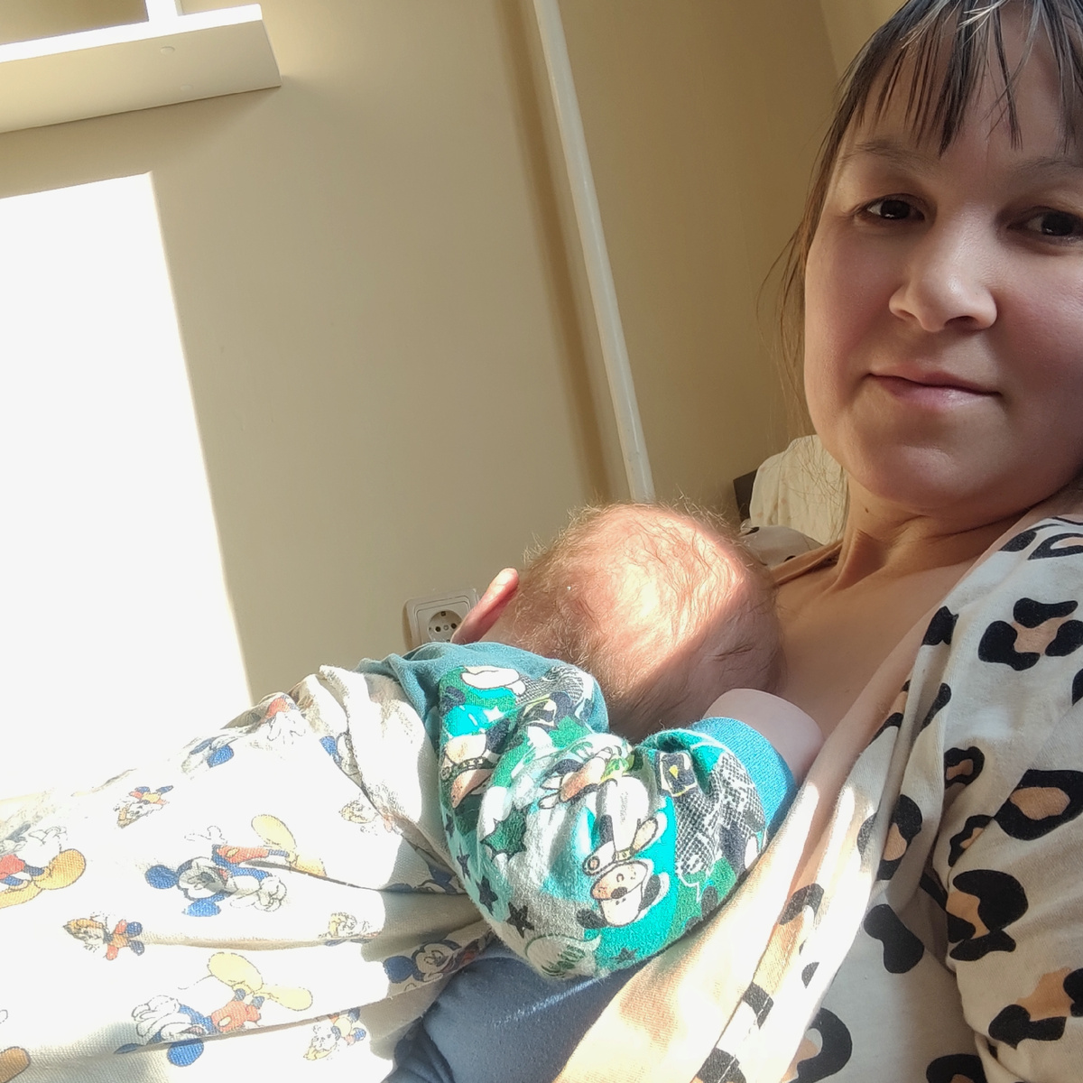 Любит наш Захар спать на мне😄.. 