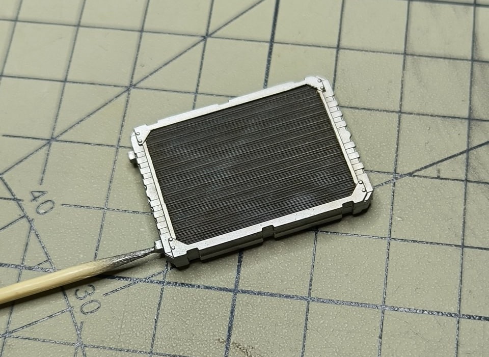 В процессе сборки модели российского самоходного зенитного ракетно-пушечного комплекса (ЗРПК) "Панцирь С-1". Масштаб 1/35. Производитель "MENG" (Китай). Листайте вправо 👉чтобы увидеть больше. Фото предоставлено участниками-дуэлянтами из ТГ-группы © 2026 год