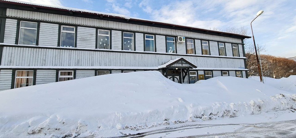    Когда центральную дорогу даже у Администрации не успели почистить. Предоставлено телеграмм-каналом «Вся Камчатка».