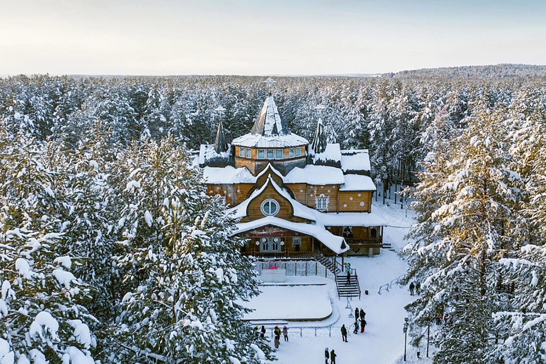 https://experience.tripster.ru/sights/rezidenciya-deda-moroza-v-velikom-ustyuge/