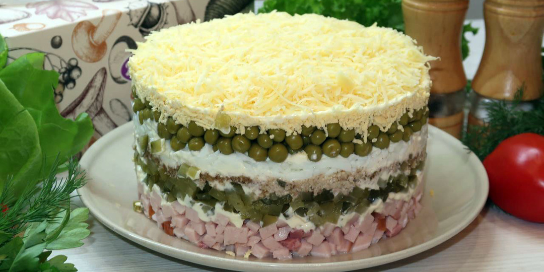 Салат Комплимент с ветчиной и грецкими орехами