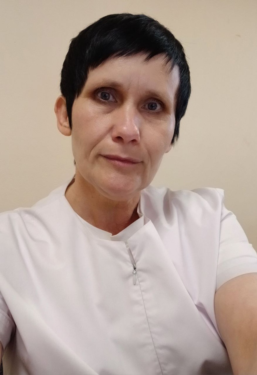 Меня зовут Ольга Николаева. За моими плечами — психологическая практика с 1998 года, а более 7 лет я специализируюсь на глубинной работе с зависимостями. И за это время я поняла одну вещь, которую не пишут на пачках сигарет: Самые волевые люди приходят ко мне с самым глубоким чувством вины. 