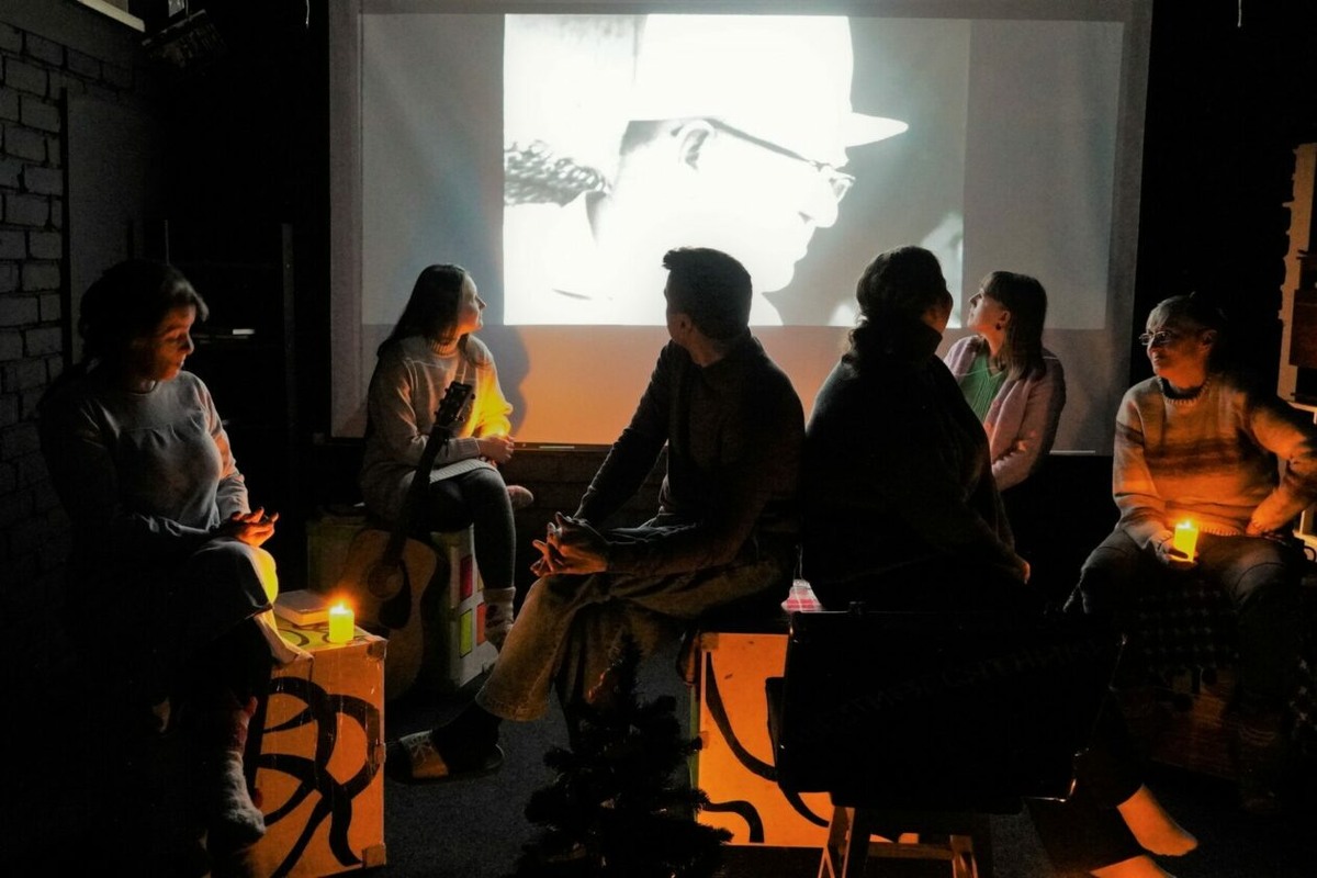 Премьерой «Шестидесятники» откроется театр-студия «6 кубов» в Иркутске
Фото: театр-студия «6 кубов»