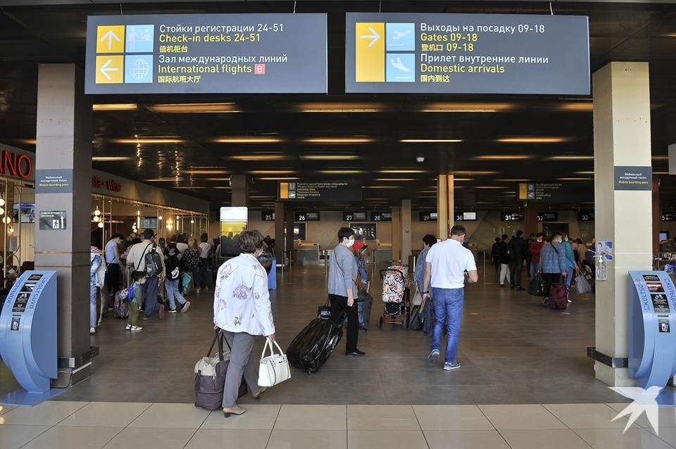    Пассажиры больше суток не могут улететь из Екатеринбурга в ОАЭ Алексей БУЛАТОВ