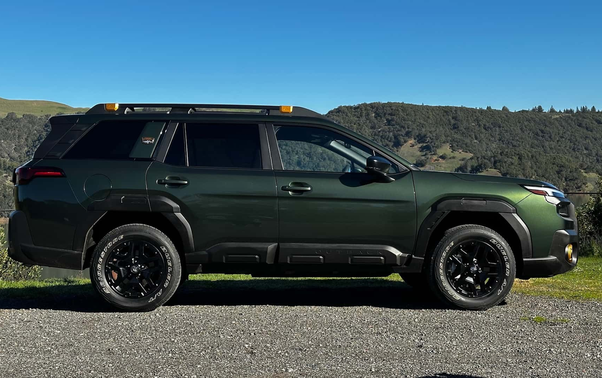 Subaru Outback Wilderness 2026 – вид сбоку