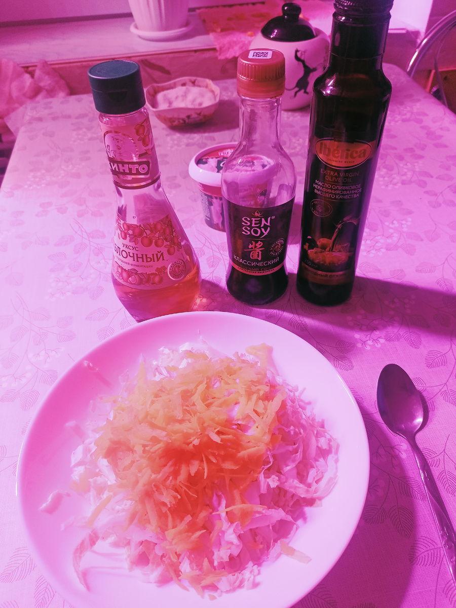 Фото автора. Салат на завтрак из двйкона и моркови.