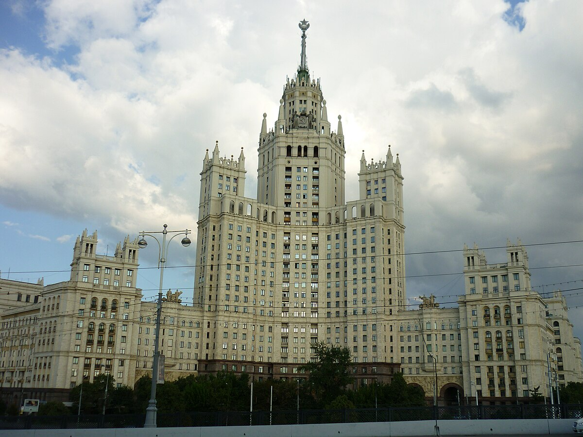 Источник: https://ru.wikipedia.org/wiki/Файл:Skyscraper_Kotelnicheskaya_naberezhnaya_-1.jpg