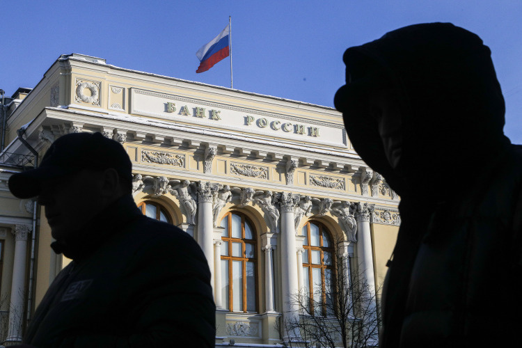    «ЦБ смотрит на курс рубля, который сейчас не самый высокий, и на инфляцию. Им не так важно, как живет бизнес, им важна величина инфляции».   
Фото: «БИЗНЕС Online»