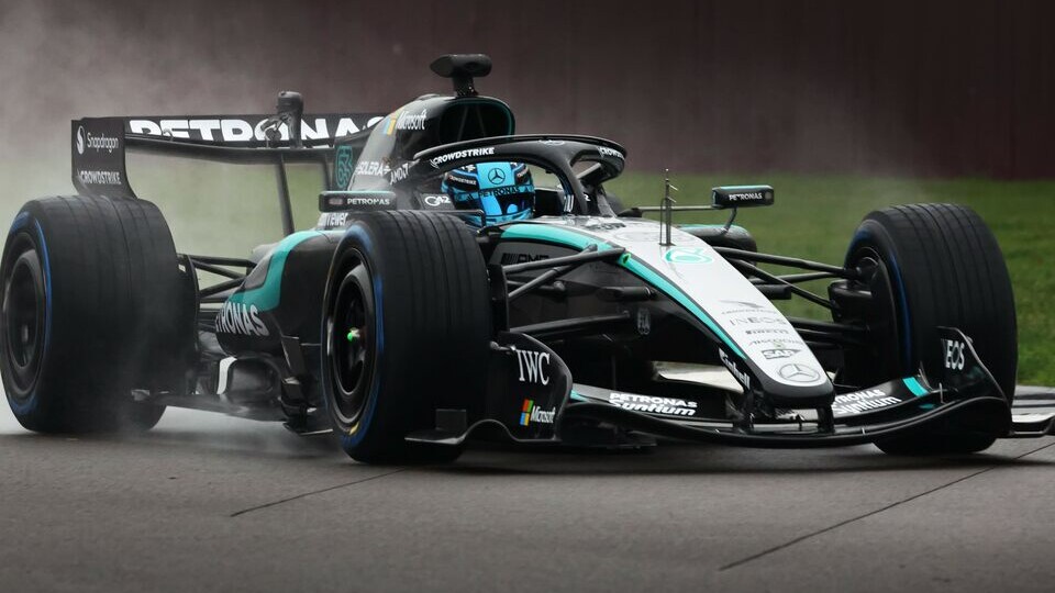 Машина Mercedes W17 дебютировала на трассе. Фото с шейкдауна в Сильверстоуне