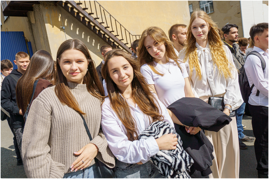 Я с одногруппницами