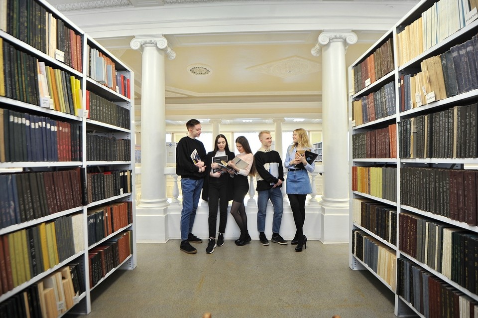    В Госдуме хотят поднять стипендию студентам-очникам до 18,9 тысячи рублей Алексей БУЛАТОВ