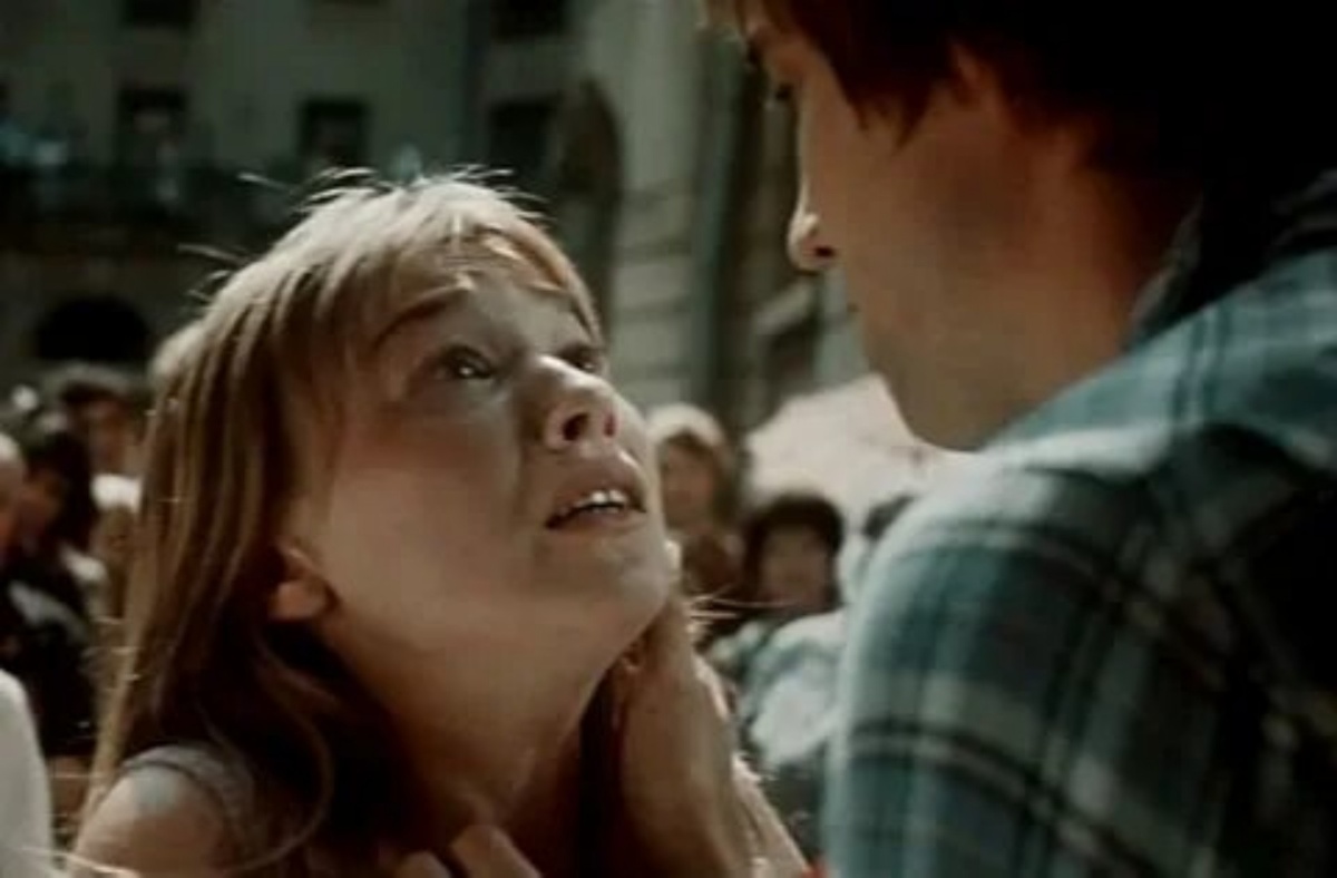 Роль Тани в «Романсе о влюбленных» сделала Елену кумиром молодежи, но сама актриса мечтала о другой, западной жизни.