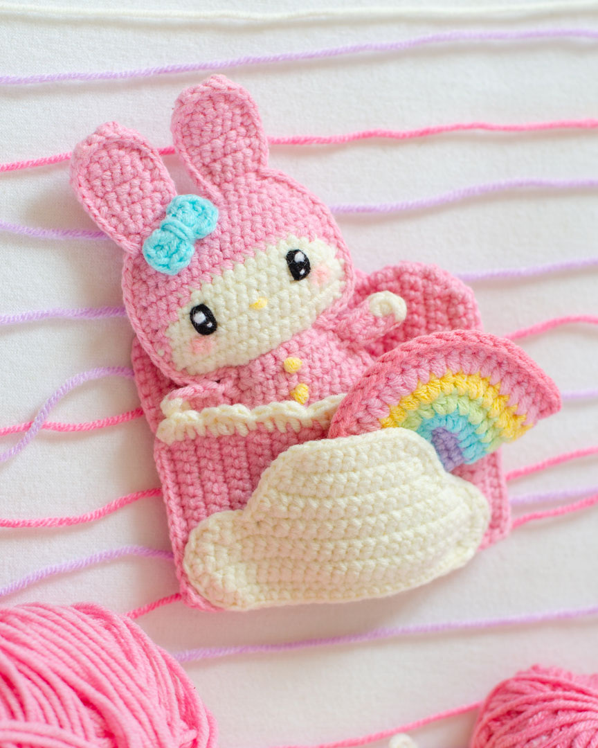 зайчик амигуруми в кармашке