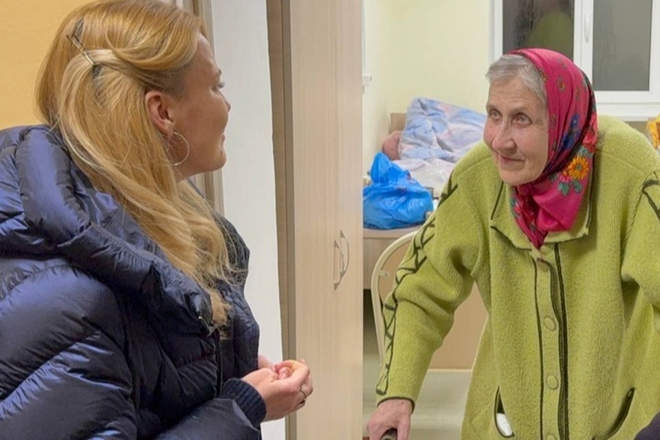    Сенатор Дарья Лантратова привезла помощь жителям освобождённого Северска. ФОТО: ТГ-канал Д. Лантратовой