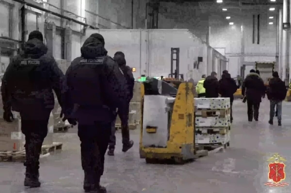    Полиция обыскала склад X5 Group после смерти покупателя в Петербурге