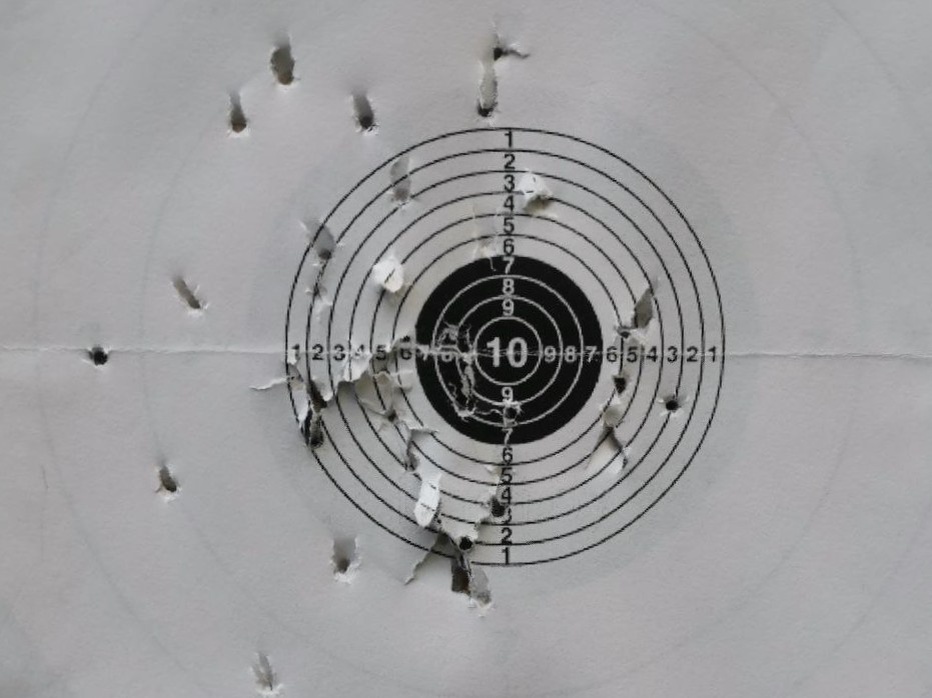 Пистолет продемонстрировал отвратительную кучность