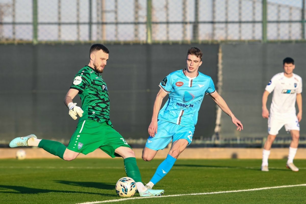    Клубы провели контрольный матч на сборах в Турции