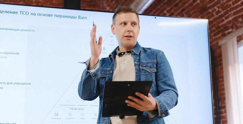 Дмитрий Хохлов - директор по развитию Центра "Охрана труда" (8332) 746-846, доб. 207