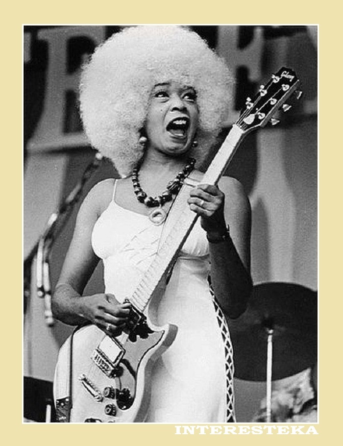 Пегги Джонс (Peggy “Lady Bo” Jones) с гитарой ''GIBSON L6S''