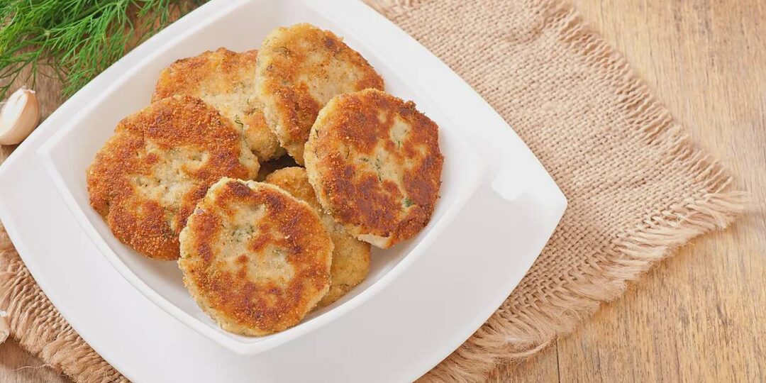 Хрустящая корочка и сочная середина — готовим куриные котлеты без лишних хлопот