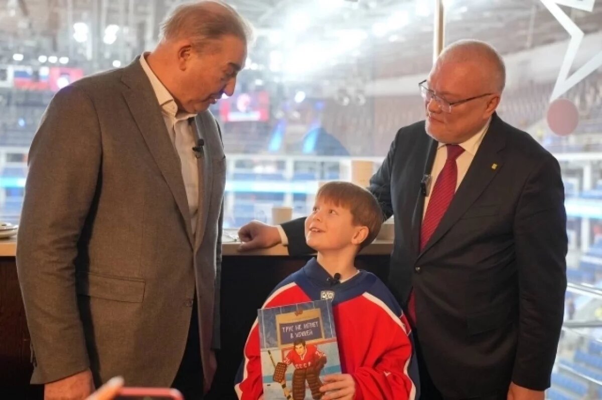    Легендарный хоккеист всегда был примером для юного спортсмена.