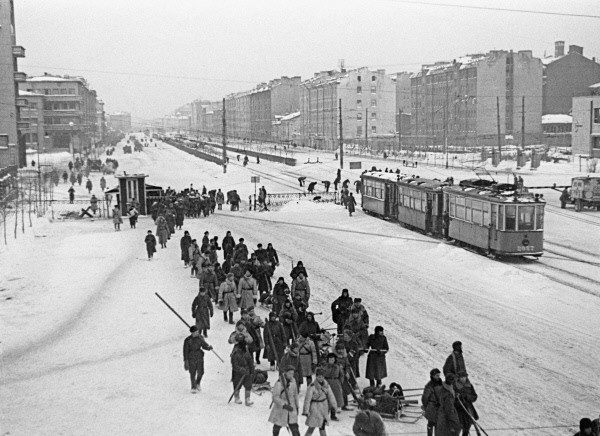 Трамвай на Московском проспекте, 7 декабря 1941 года