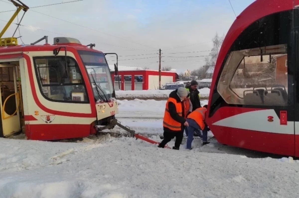    В Пролетарском районе Тулы на путях встали не менее десяти трамваев