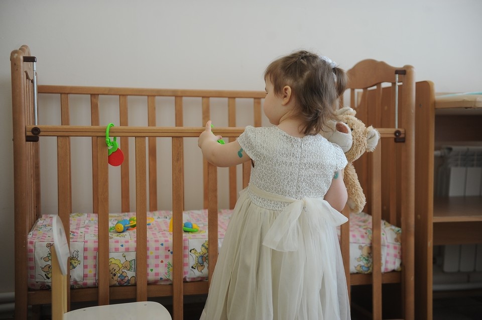    Женщина оставила всех шестерых детей, младший попал в детский дом. Алексей БУЛАТОВ