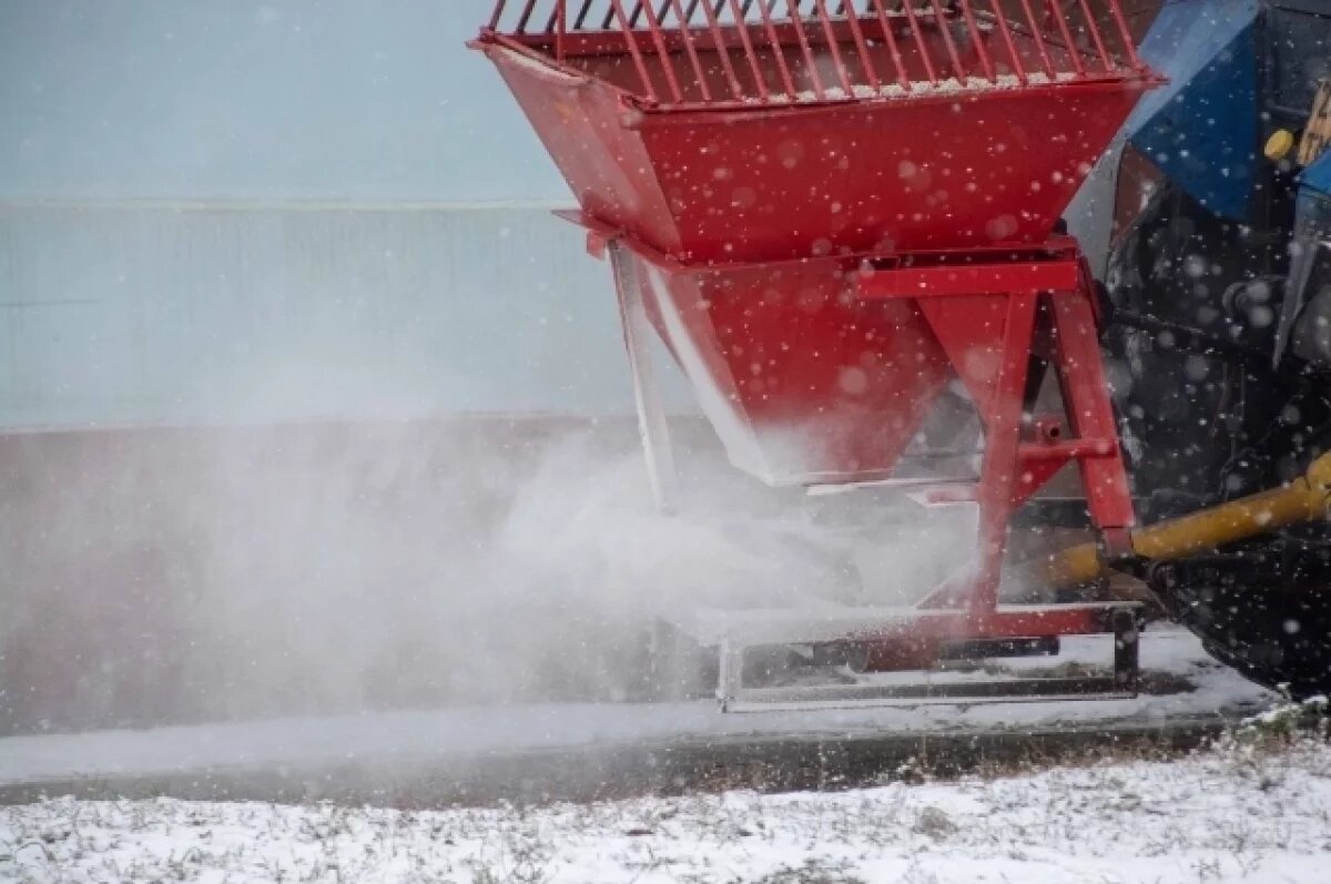    В Салехарде общественники проверили качество уборки снега во дворах