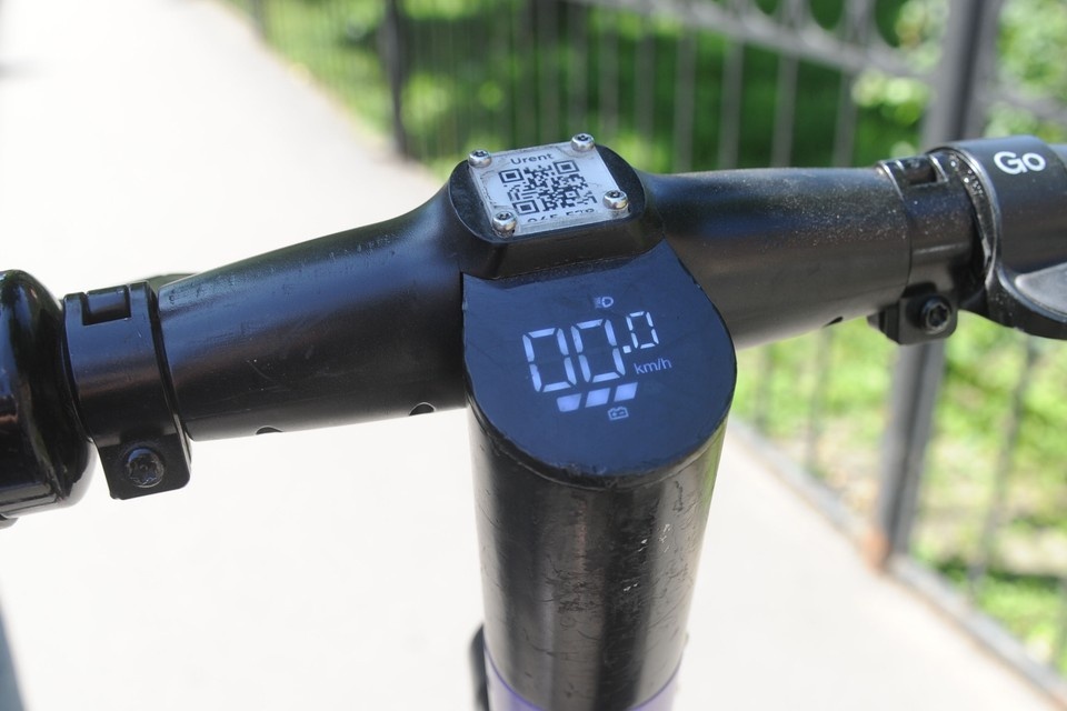    Самокатчик сразу уехал с места аварии. Юлия ПЫХАЛОВА