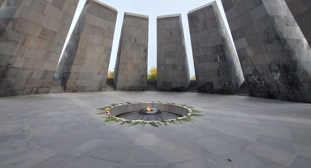 Путешествие по солнечной Армении, или о чем молчат камни. Достопримечательности Еревана. Цицернакаберд - символ армянской скорби.