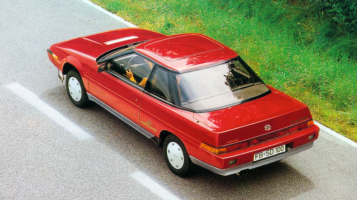 Низкий, приземистый силуэт с резкими гранями кузова был спроектирован для достижения выдающегося для своего времени коэффициента аэродинамического сопротивления - 0,29