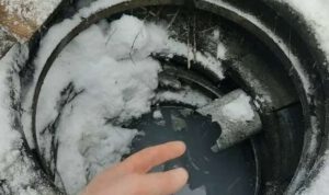 Как быстро разморозить сливную яму зимой - проверенный способ