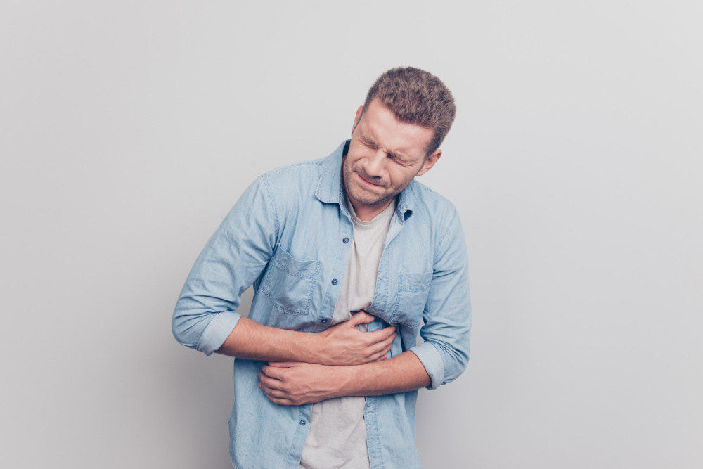 Почему после алкоголя болит желудок и что с этим делать. (источник изображения: freepik.com)