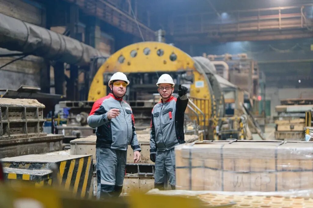 Виталий Давыдов убеждён: чтобы преобразовать производство, нужно пройти все ступени карьерной лестницы. Фото Владимира Авдеева / «Медиацентр»