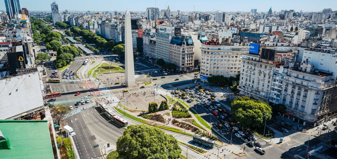 Буэнос-Айрес - тут в трущобе Вишья-Фиорито родился сам Марадона 