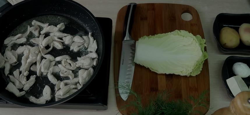 Обжариваем куриное филе