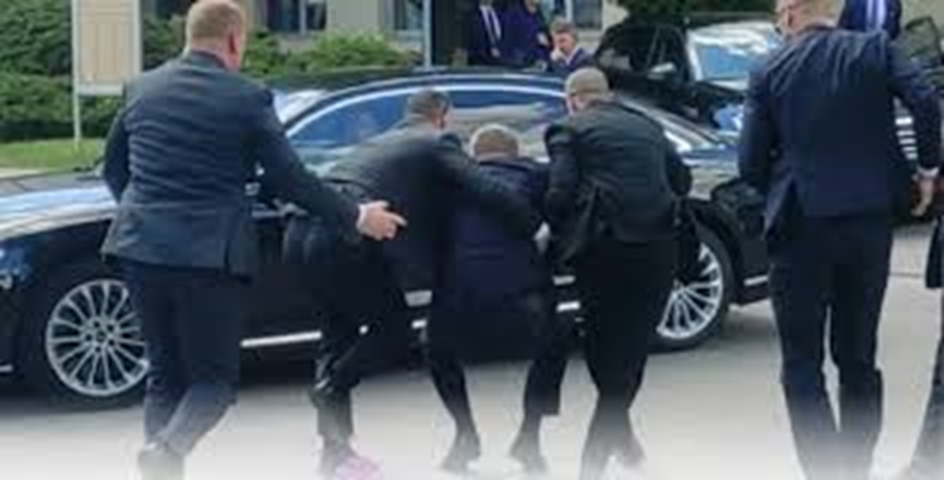 Политик и его охрана