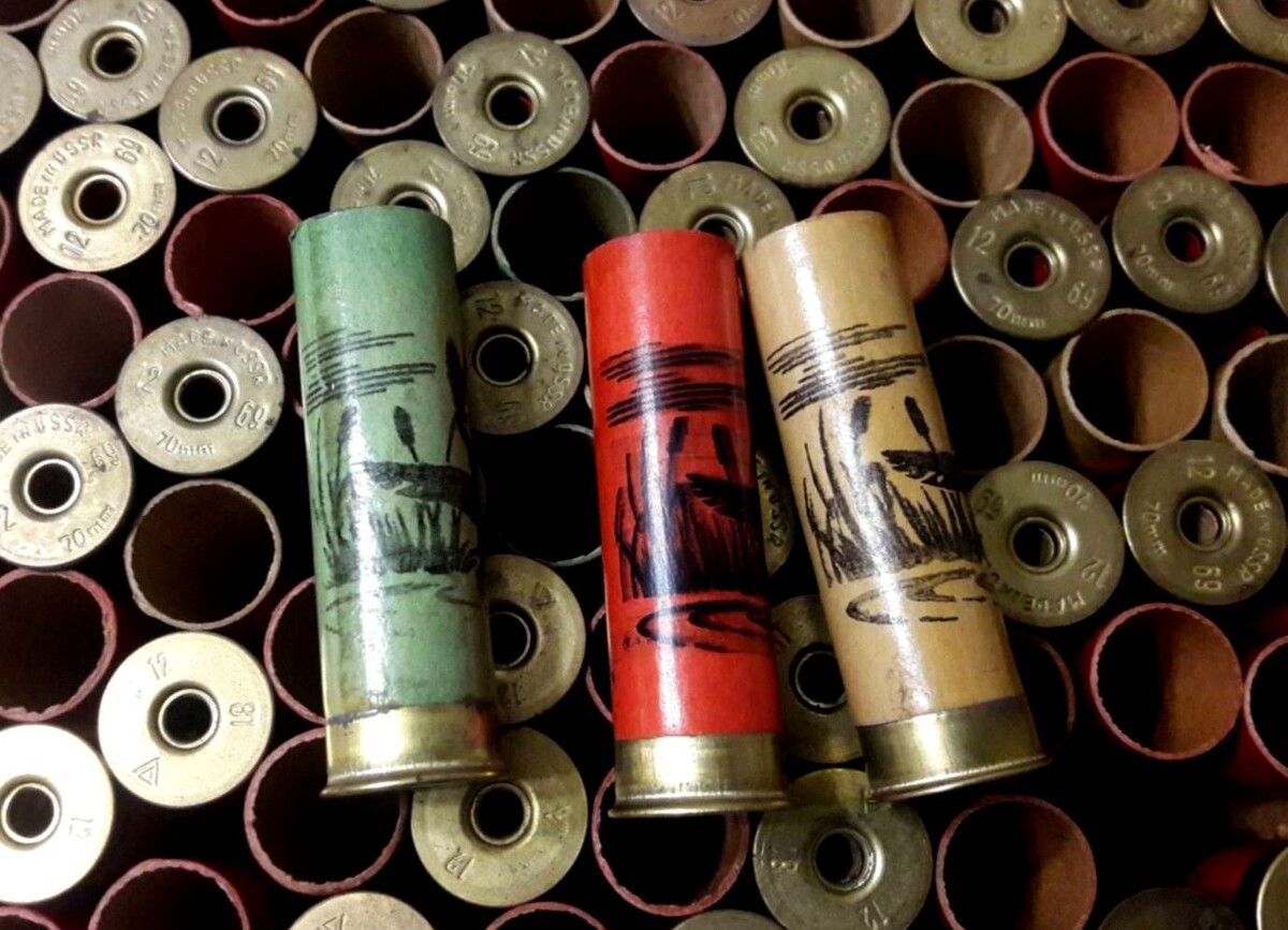 Типичные советские папковые (картонные) гильзы 12 калибра, известные как "гильзы с уткой в камышах"...