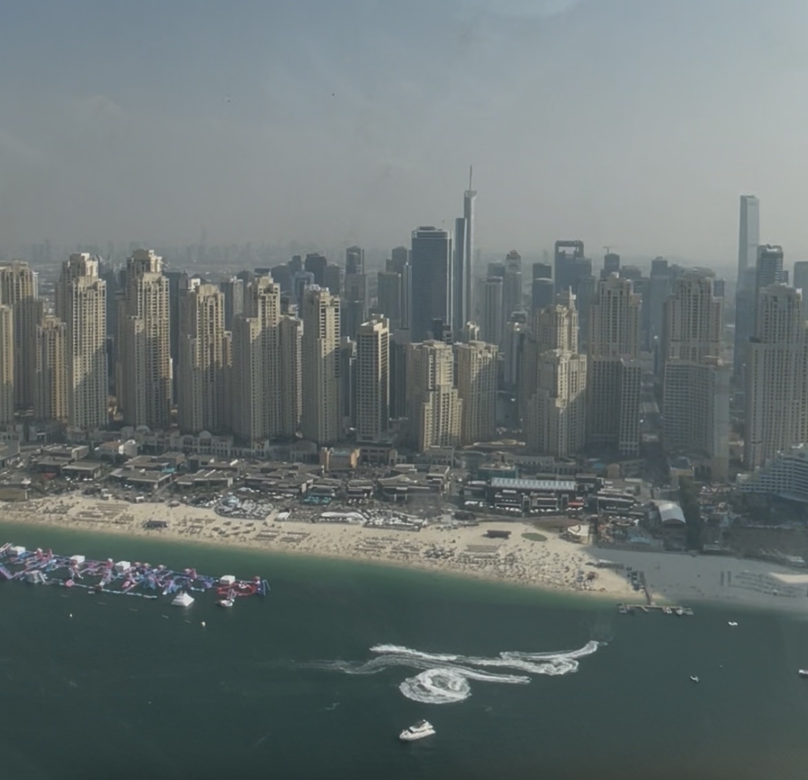 Пляж JBR Beach (Марина, Дубай). Фото мое, с колеса обозрения Око Дубая