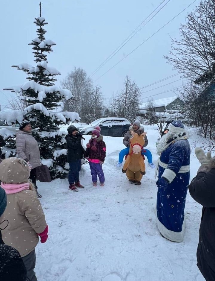 Дарит искры волшебства светлый праздник Рождества.