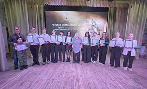 Отряд «Застава» (в центре – мать Сергея Красноглазова). / ФОТО автора Администратор  📷
