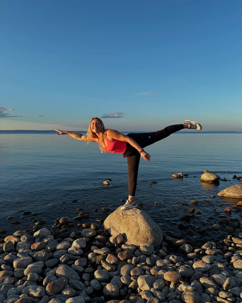 Самостоятельно добралась и гуляю вдоль Байкала