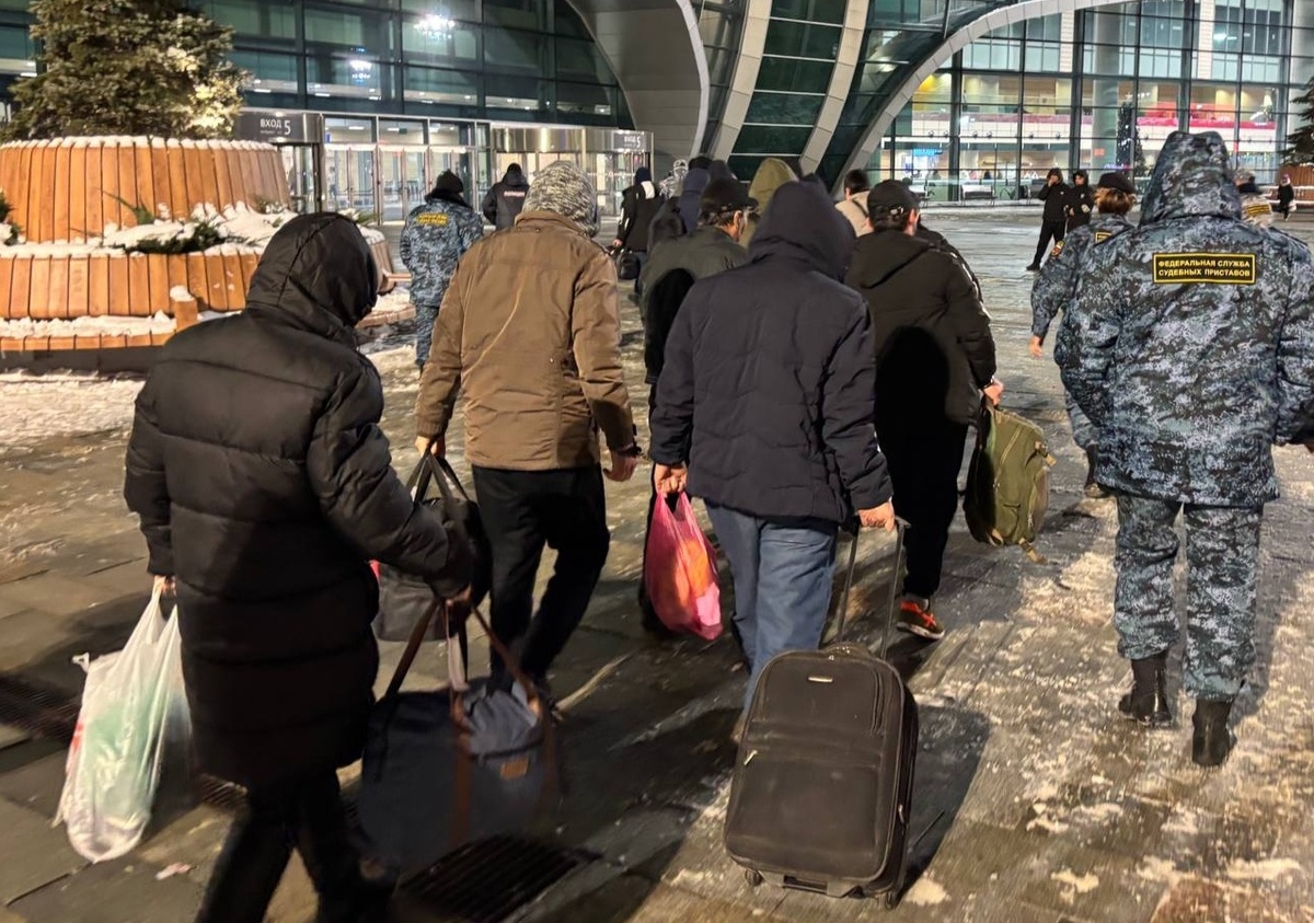 Мигрантов депортировали в государства гражданской принадлежности